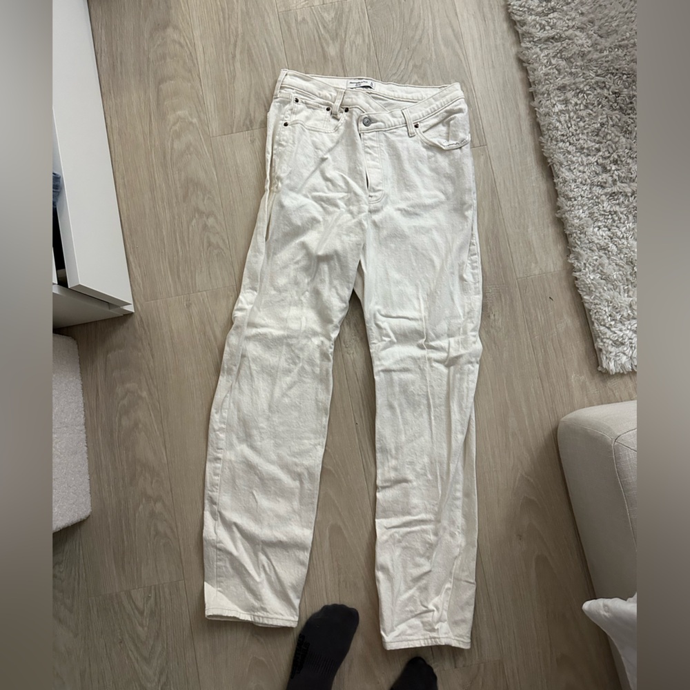 Cream V waist line jeans